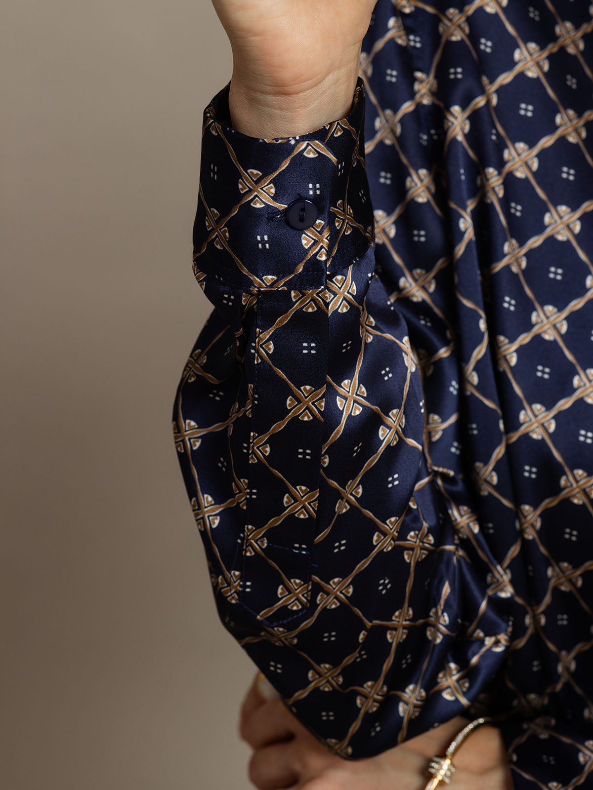 19Momme Silk Long Sleeve Lapel Collar Women's Shirt with Button Up Design